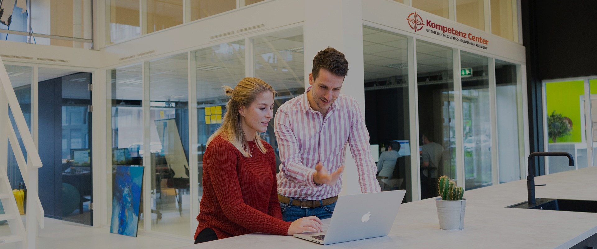 Beratungssituation im KompetenzCenter – Betriebliche Versorgungslösungen